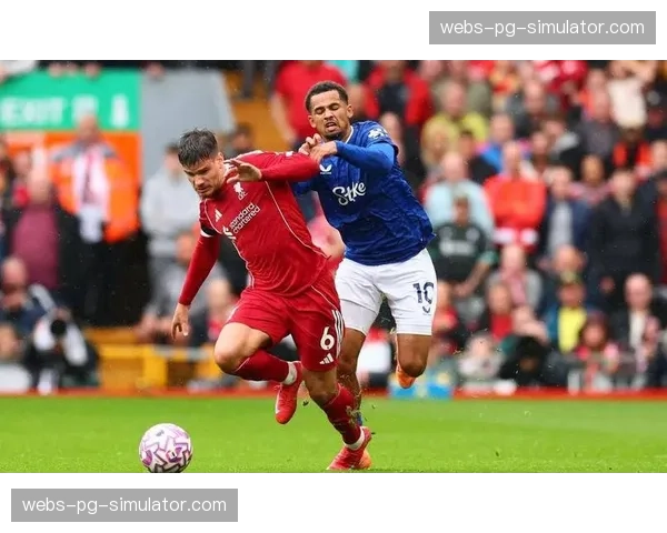 突发：利物浦vs埃弗顿，阿利松扑救后疑似肩部受伤，队医进场